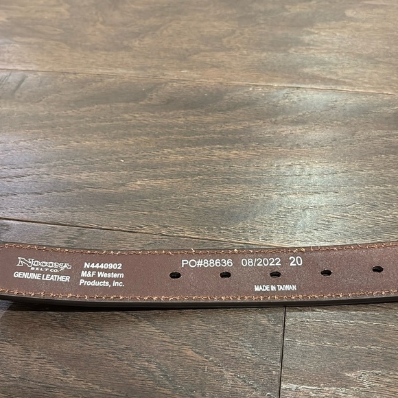 Nocona Genuine Leather Floral tooled, silvertone floral removable buckle - Picture 4 of 7